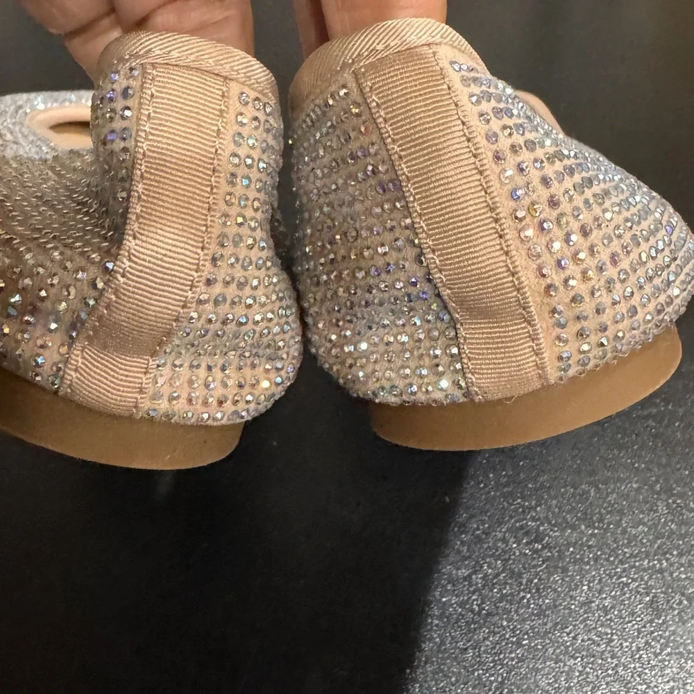 Gianni Bini size 10 NWOT silver flat shoes